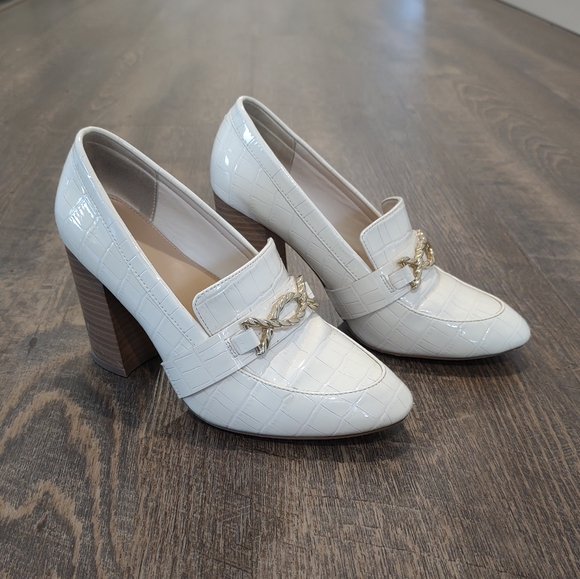 JustFab cream block heels, gold chain and snake skin detailing - Women's 6.5 - Picture 3 of 12